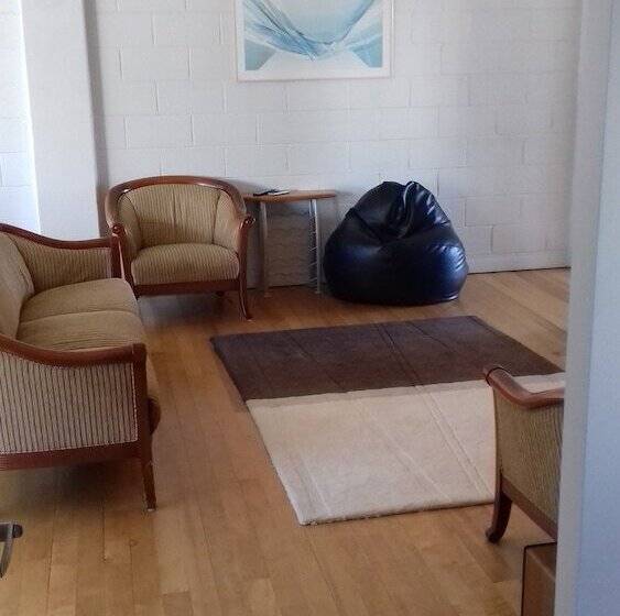 דירת שני חדרים, Shooters Saloon Bar Hotel & Cabins