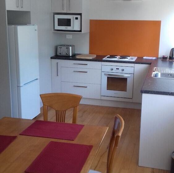 דירת שני חדרים, Shooters Saloon Bar Hotel & Cabins