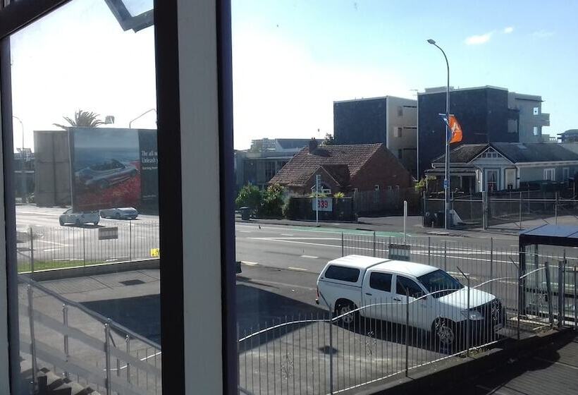 דירת שני חדרים, Shooters Saloon Bar Hotel & Cabins