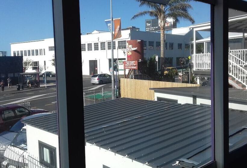 דירת שני חדרים, Shooters Saloon Bar Hotel & Cabins