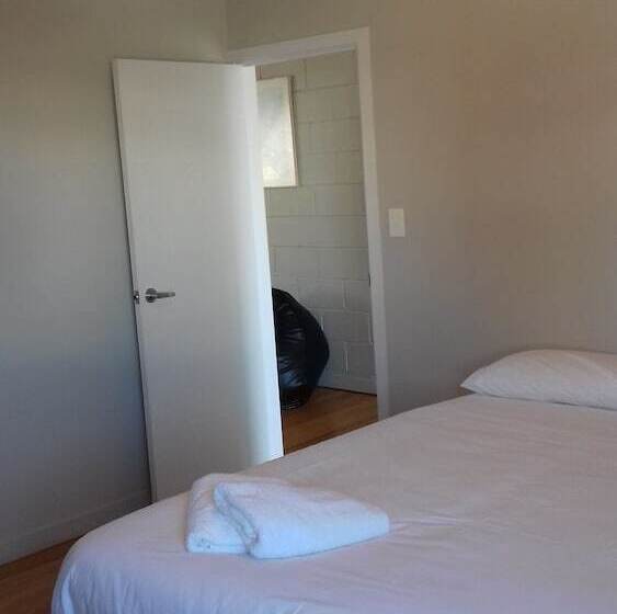 דירת שני חדרים, Shooters Saloon Bar Hotel & Cabins