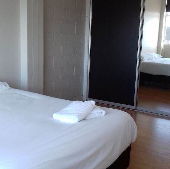 דירת שני חדרים, Shooters Saloon Bar Hotel & Cabins