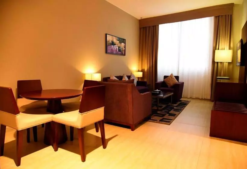 山の見えるジュニアスイート, V Hotel Fujairah