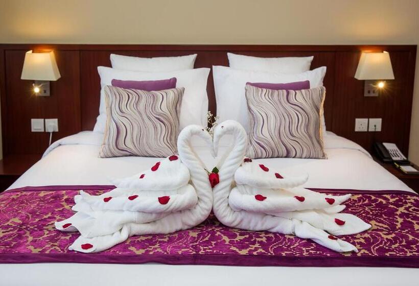 Люкс 2 Спальни, V Hotel Fujairah