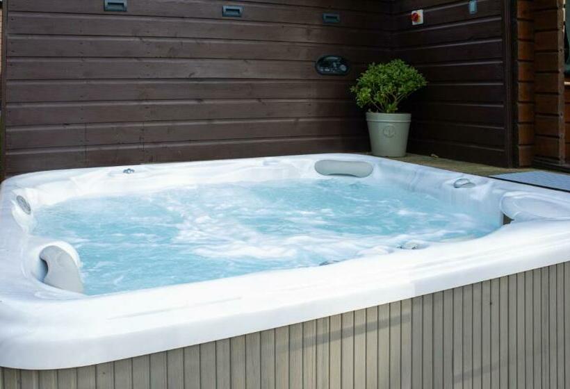 Шале 1 Спальня, The Steadings Log Cabins