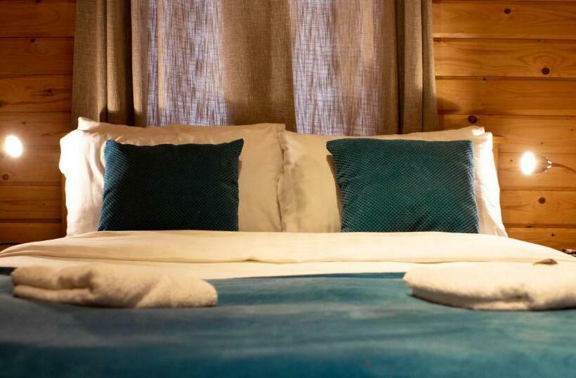 Шале 1 Спальня, The Steadings Log Cabins