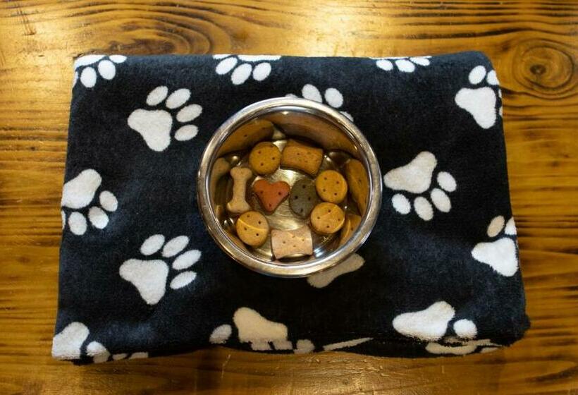 Шале 1 Спальня, The Steadings Log Cabins