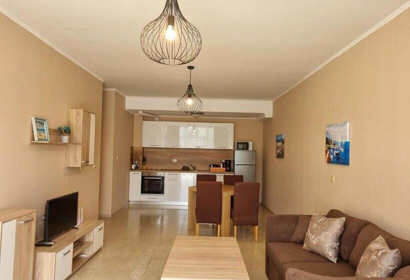 דירת חדר, Diamond Apart Complex