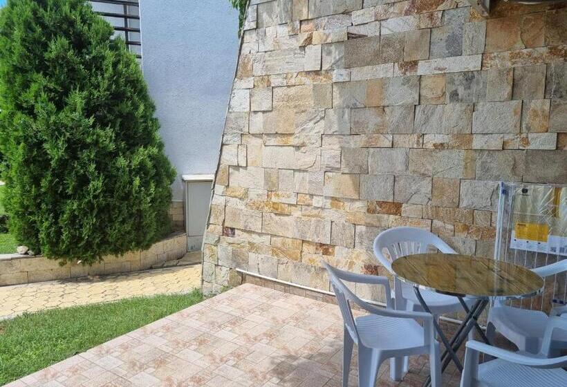 דירת חדר, Diamond Apart Complex