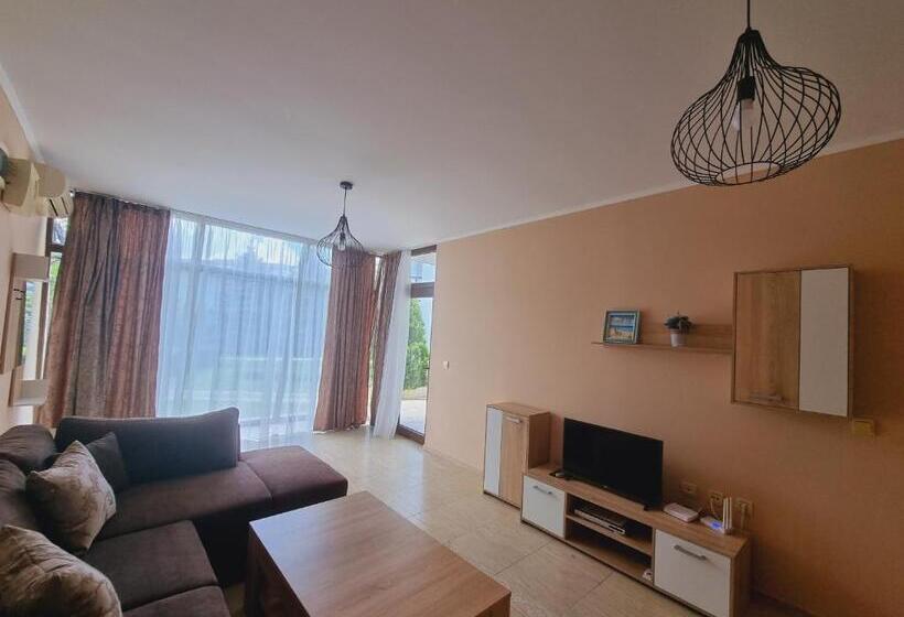 דירת חדר, Diamond Apart Complex