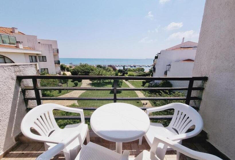 דירת חדר, Diamond Apart Complex