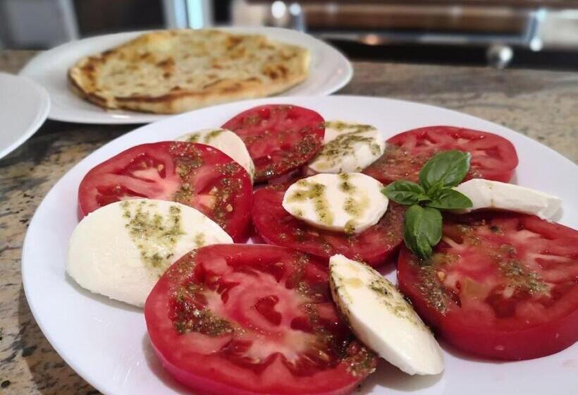 דירת שני חדרים, Diamond Apart Complex