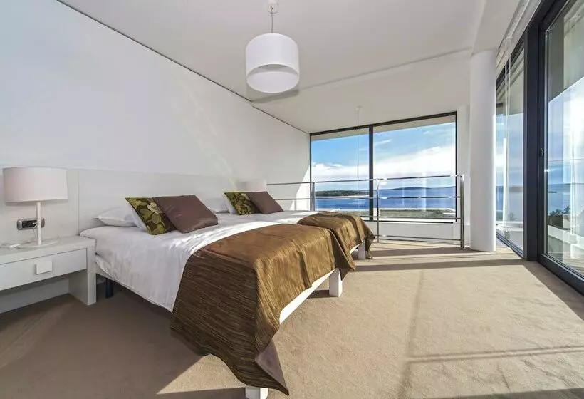 サイドオーシャンビューの2ベッドルームアパート, Golden Rays Luxury Apartments