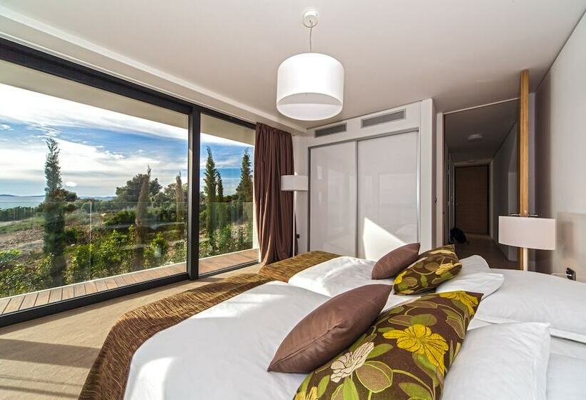 サイドオーシャンビューの２ベッドルームアパート, Golden Rays Luxury Apartments