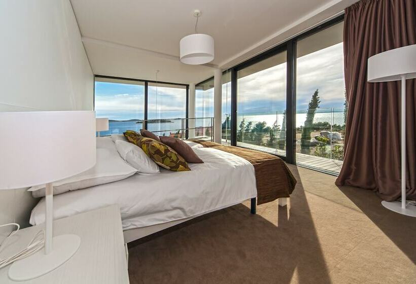 サイドオーシャンビューの２ベッドルームアパート, Golden Rays Luxury Apartments