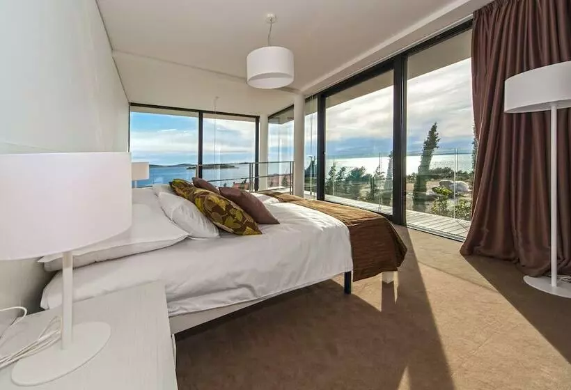 サイドオーシャンビューの2ベッドルームアパート, Golden Rays Luxury Apartments