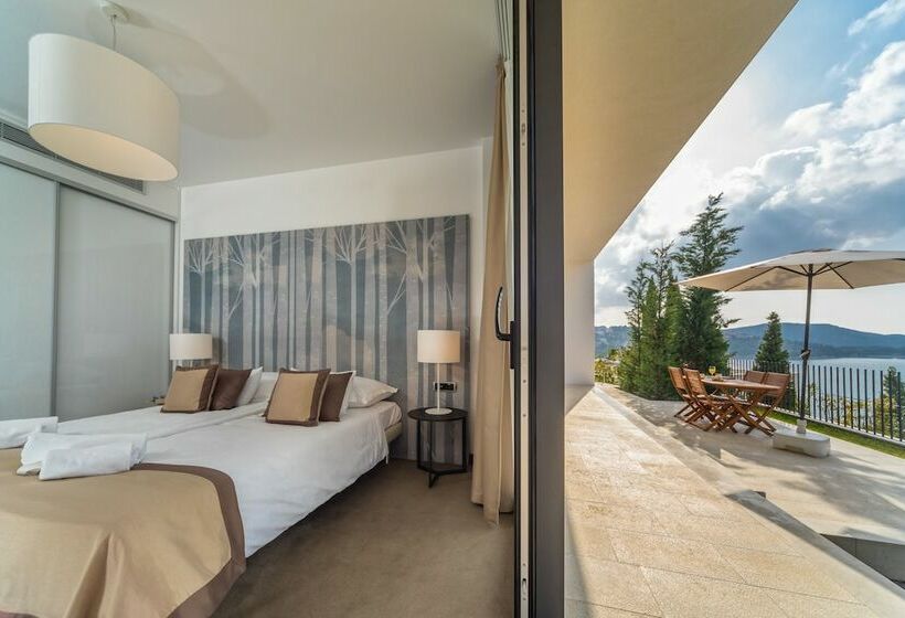 サイドオーシャンビューの２ベッドルームアパート, Golden Rays Luxury Apartments