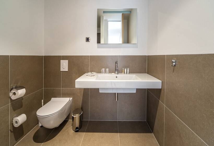 サイドオーシャンビューの２ベッドルームアパート, Golden Rays Luxury Apartments