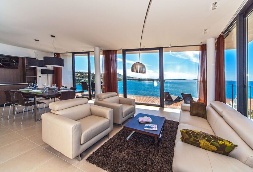 ペントハウス２ベッドルームアパート, Golden Rays Luxury Apartments