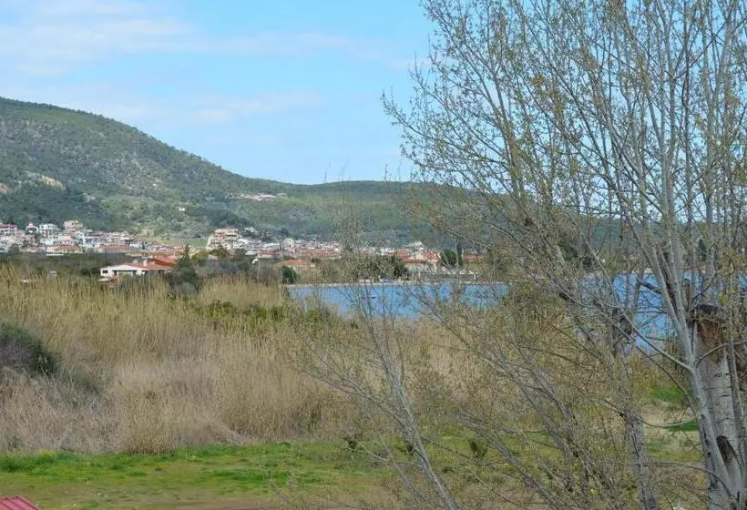 Superior-perhehuone, Apollon