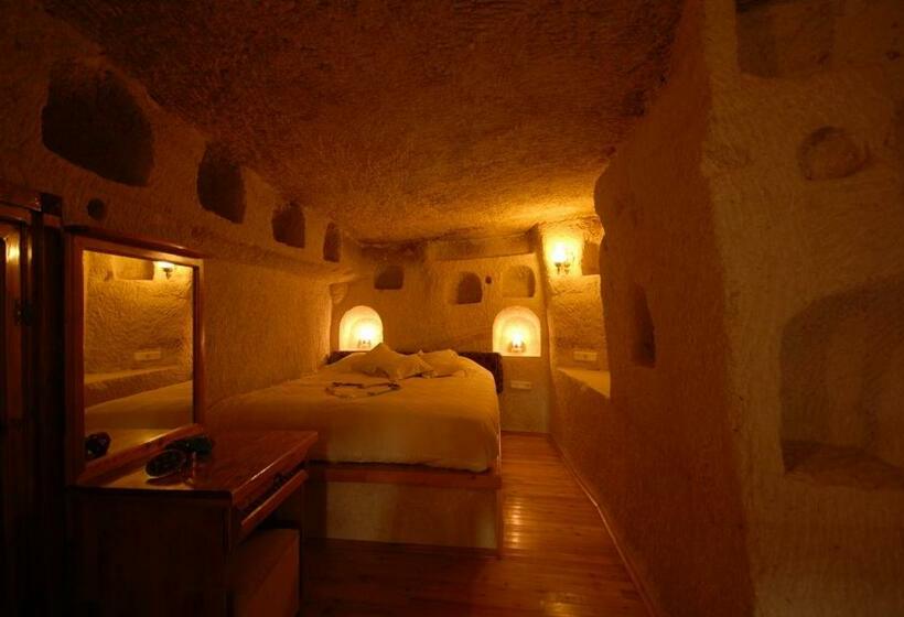 جناح ديلوكس, Arif Cave