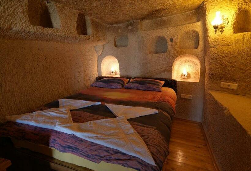 جناح ديلوكس, Arif Cave