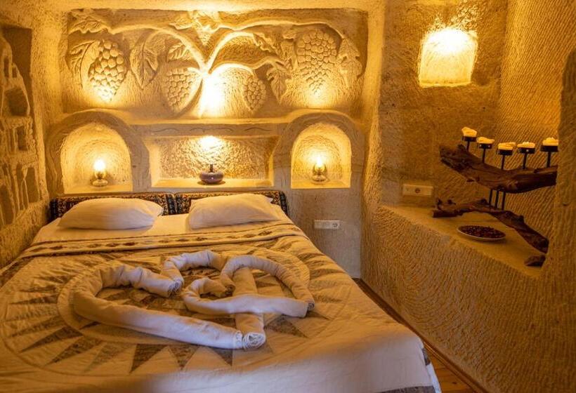 جناح ديلوكس, Arif Cave