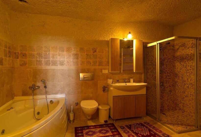 جناح إدارى, Arif Cave