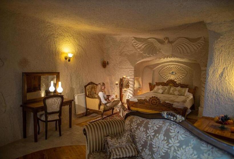 جناح إدارى, Arif Cave