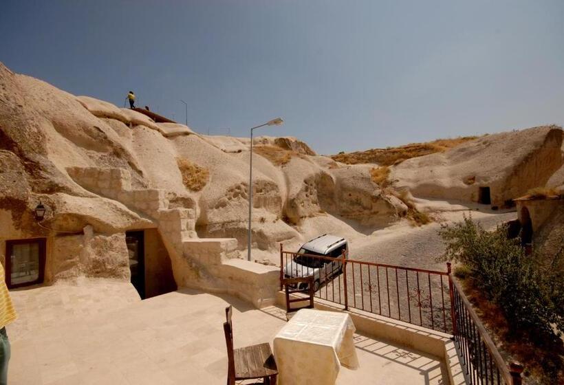 غرفة قياسية ذات إطلالة, Arif Cave