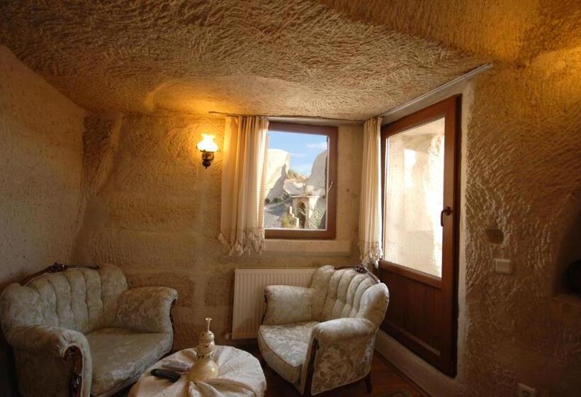 غرفة قياسية ذات إطلالة, Arif Cave