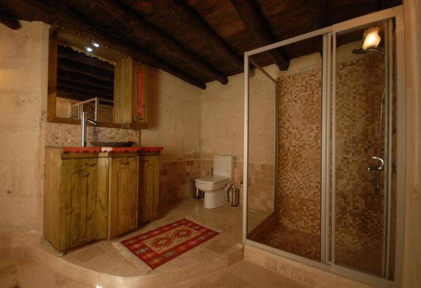 غرفة قياسية مطلة على المدينة, Arif Cave