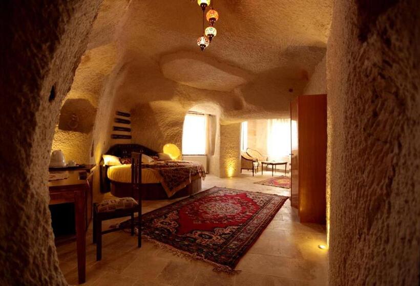 غرفة ديلوكس, Arif Cave