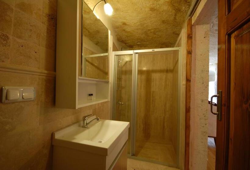 غرفة قياسية, Arif Cave