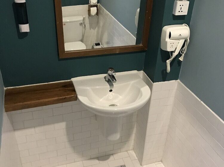 اتاق استاندارد با سرویس بهداشتی مشترک, Baobabed Hostel Nyaung Shwe