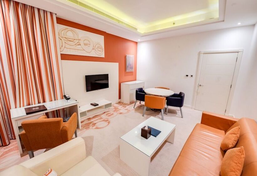 Városra Néző Suite, Golden Tulip Downtown Abu Dhabi