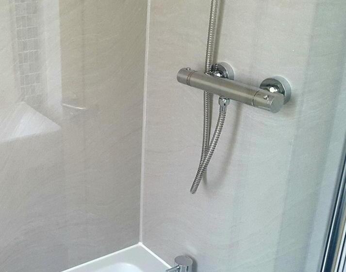 高级大房间, The Dolphin