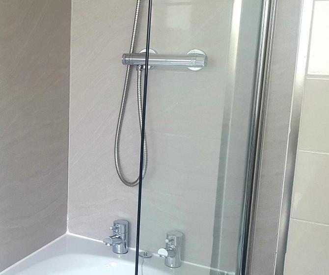 高级家庭房间, The Dolphin