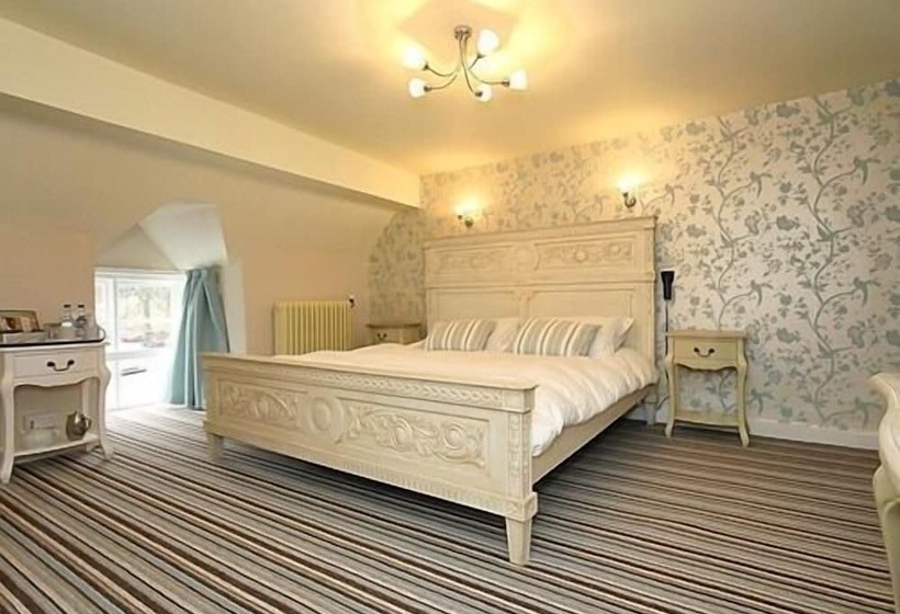 スーペリアールーム, The Hand At Llanarmon