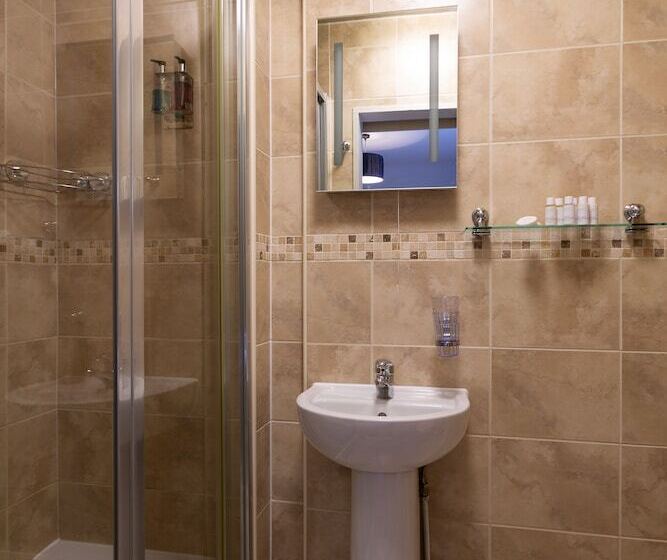 Номер Стандарт, The Poacher Inn