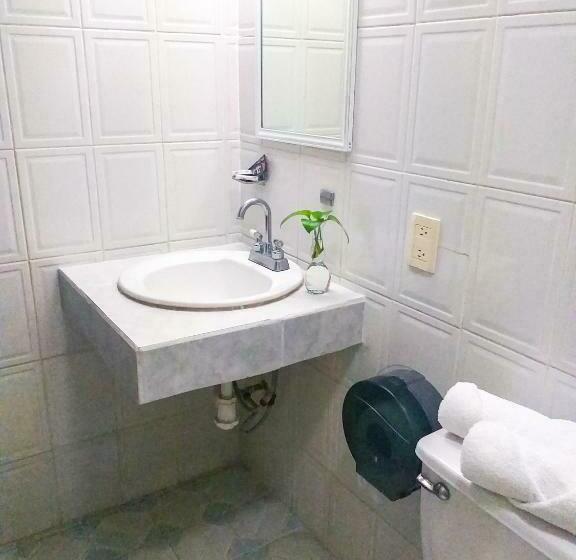 חדר סטנדרט לשלושה, Trevi