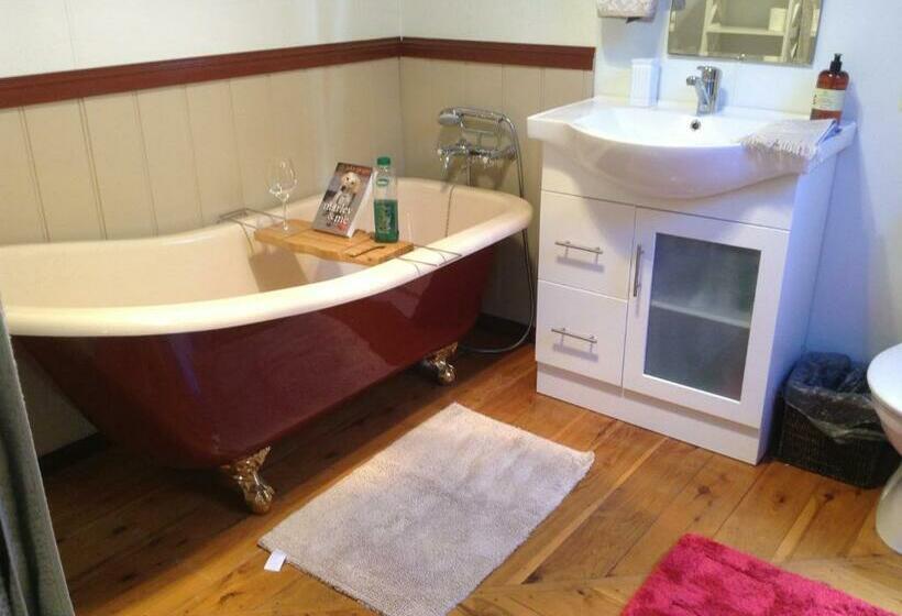 סוויטה, Must Love Dogs B&b & Self Contained Cottage