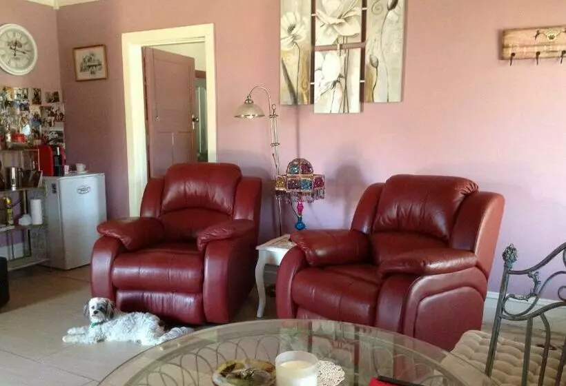 デラックススイート, Must Love Dogs B&b & Self Contained Cottage