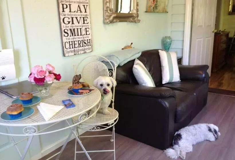 スイート, Must Love Dogs B&b & Self Contained Cottage