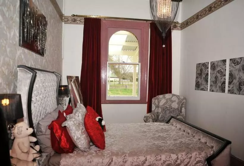 デラックススイート, Must Love Dogs B&b & Self Contained Cottage