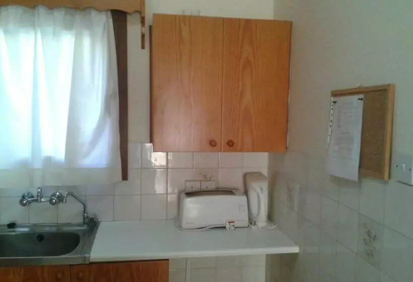 استودیوی استاندارد, Pelekanos Apartments
