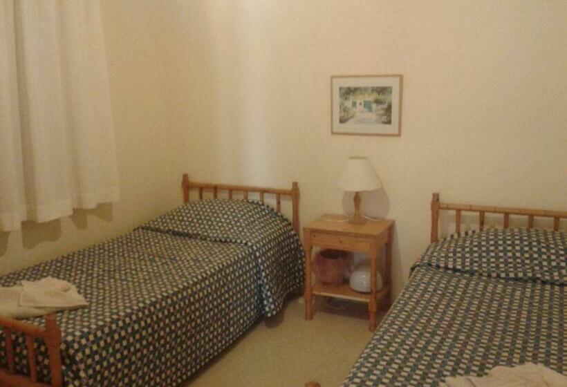 استودیوی استاندارد, Pelekanos Apartments