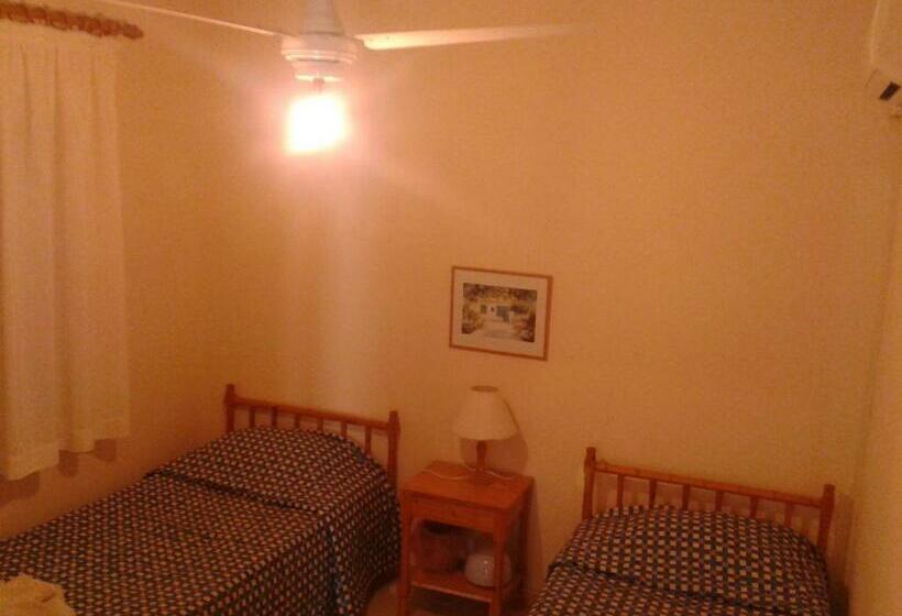 استودیوی استاندارد, Pelekanos Apartments