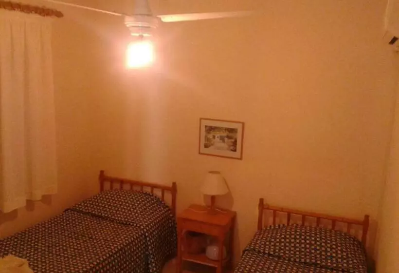 استودیوی استاندارد, Pelekanos Apartments