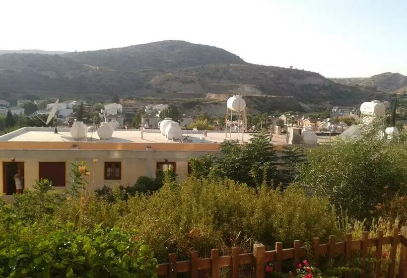 استودیوی استاندارد, Pelekanos Apartments